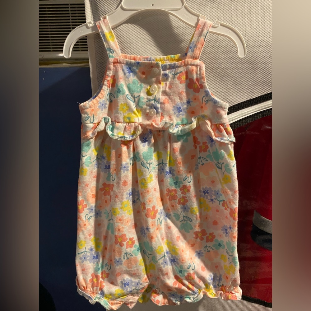 Carter’s Infant Girls Flower Romper, size 6 months.
